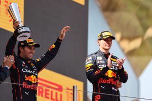 Christian Horner Max Verstappen Sergio Perez Red Bull Barcelona Spagna gara F1 Formula 1 1200x801 1