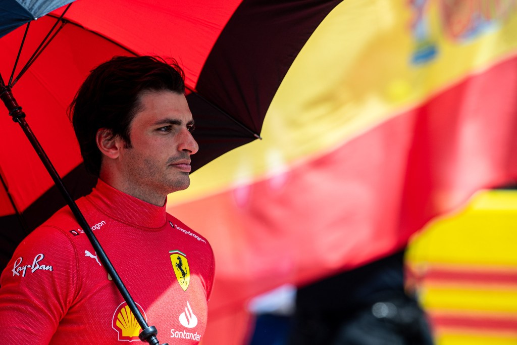 Dopo i due Gran Premi da zero punti, il pilota spagnolo non ha ancora trovato il giusto feeling. La fatica di Sainz a Barcellona ne è la prova...