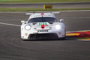 Prima storica pole position per la Glickenhaus con Olivier Pla. A seguire la Alpine e le due Toyota. In LMP2 pole dell'italiano Rovera davanti a Frijns. In LM GTE Gianmaria Bruni davanti a tutti.