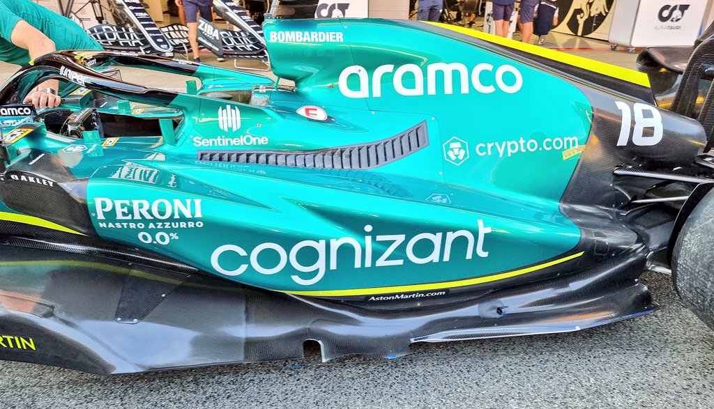 Il team inglese arriva a Barcellona con una nuova monoposto. Da quanto è emerso, la posizione dei radiatori dell'Aston Martin sembra simile alla conformazione Red Bull.