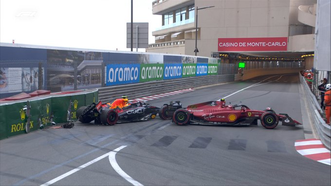 In foto l'incidente tra Perez e Sainz
