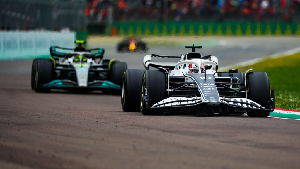 Mercedes ha deciso di introdurre un'ala a basso carico aerodinamico nel Gran Premio di Miami per i lunghi rettilinei della pista.