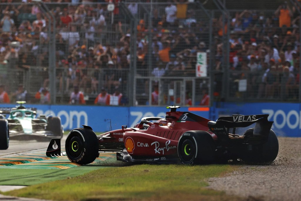 Carlos Sainz, pilota della Ferrari, si racconta, spiegando i motivi che hanno condizionato le sue prestazioni fin qui.