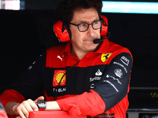 In molti si sono chiesti perché le due Ferrari non si sono fermate ai box nel periodo di Safety Car. Mattia Binotto ha chiarito la situazione spiegando la strategia della scuderia.