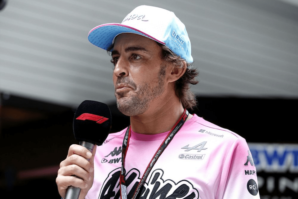 Fernando Alonso pensa che il 2022 di Hamilton sia un buon promemoria di quanto a volte sia ingrata e ingiusta la Formula 1. Tuttavia, nonostante le difficoltà di Lewis, crede che il sette volte campione del mondo finirà l'anno davanti a George Russell.