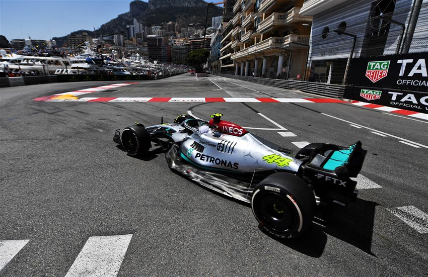 Toto Wolff afferma che un assetto delle sospensioni rigido utilizzato sulla W13 durante le prime prove libere è stato responsabile delle forti vibrazioni di cui si è lamentato Lewis Hamilton.