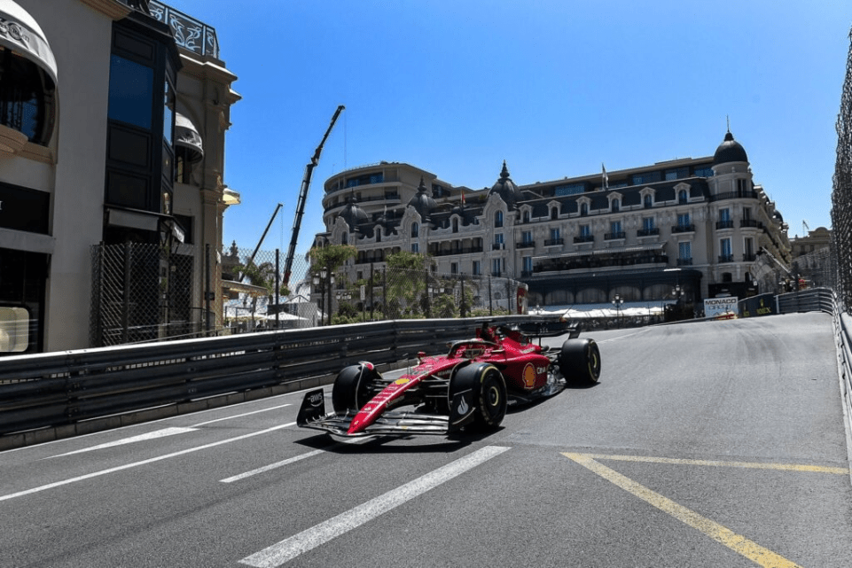 Charles Leclerc a bordo della F1-75, GP di Monaco.