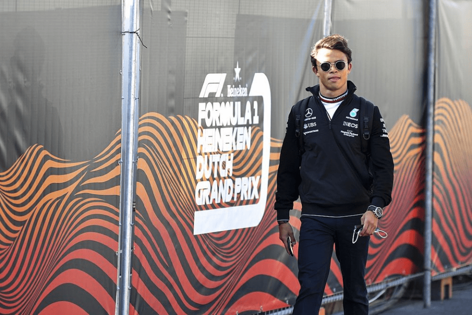 Nyck De Vries ha ignorato le voci che lo collocano come pilota ufficiale della Williams per la prossima stagione. L'attuale campione del mondo di Formula E non ha idea di dove provengano queste informazioni e secondo le sue parole non ha avuto contatti con la struttura di Grove.