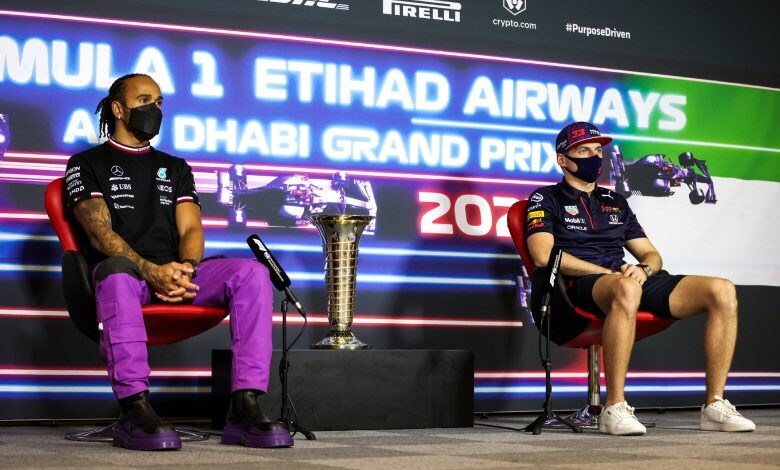 La Formula 1 terrà ancora una volta le conferenze stampa il giovedì a partire dal GP di Gran Bretagna. La FIA metterà fine al sistema alternativo con cui avevano iniziato questa stagione, con cui i piloti hanno partecipato venerdì alla stampa. Da Silverstone tutto sarà come l'anno scorso.
