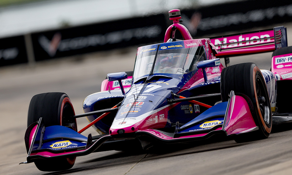 Will Power è risalito dalla sedicesima posizione in griglia per segnare la centesima vittoria di Chevrolet nell'era dei 2,2 litri di IndyCar nel cortile di casa del marchio, mentre ha tenuto a bada Alex Rossi in un teso duello fino alla bandiera a scacchi.
