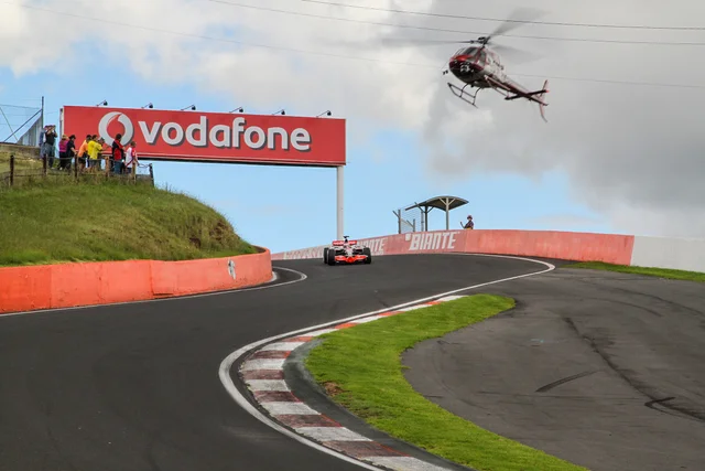 Sebastian Vettel ha detto che preferirebbe correre sul leggendario circuito australiano di Mount Panorama, piuttosto che andare a Las Vegas.