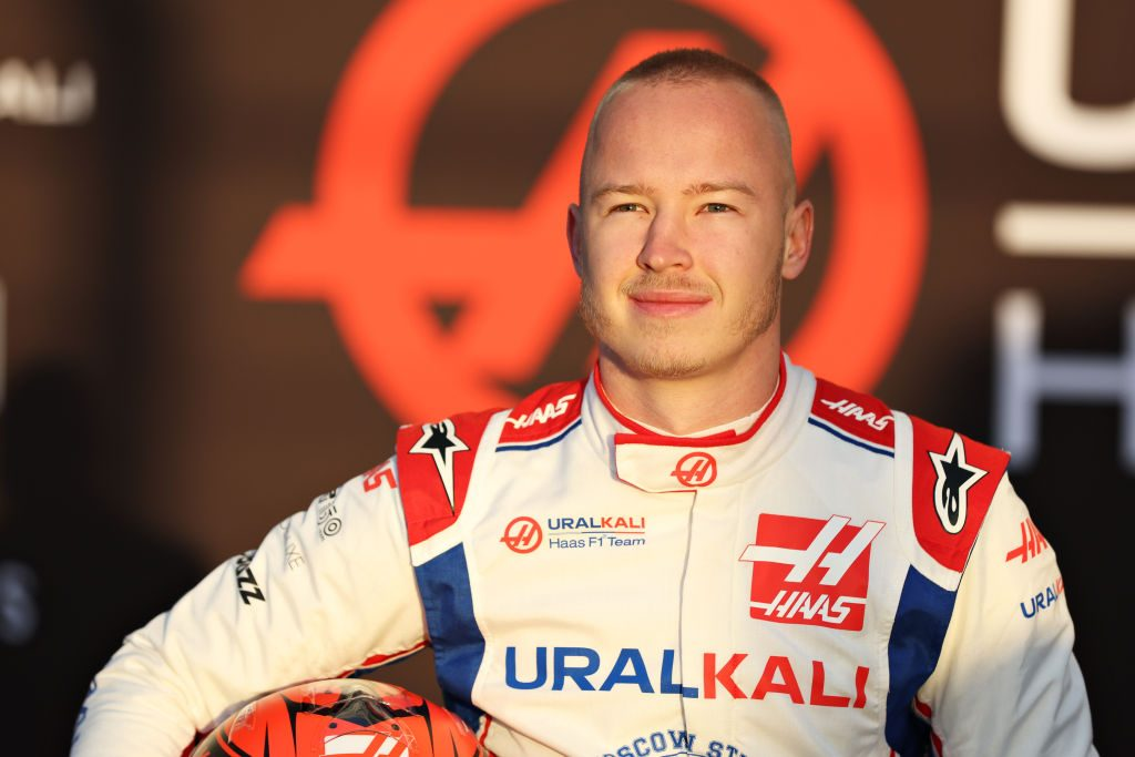 La guerra in Ucraina ha sconvolto la carriera di Nikita Mazepin. Il russo sarebbe dovuto partire con Haas in Formula 1 e gareggiare con Mick Schumacher. A causa delle severe sanzioni, però, prima lo sponsor russo Uralkali e poi lo stesso pilota hanno dovuto cedere il passo. Kevin Magnussen ha preso il posto di Mazepin, che sogna di tornare.