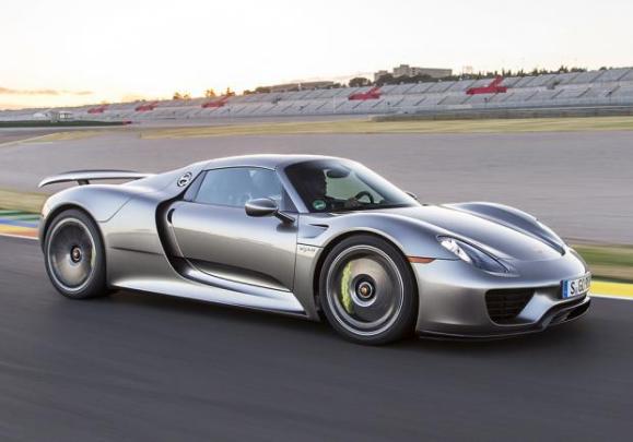 porsche 918 spyder in pista