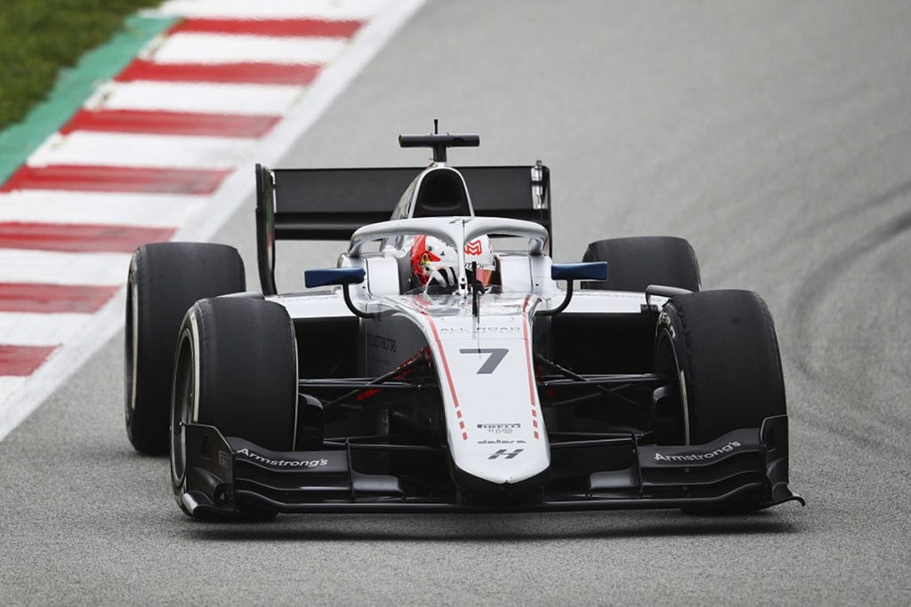 Vince Armstrong che si conferma protagonista delle Sprint Race, secondo Pourchaire col dubbio dei track limits, Drugovich solo quarto.