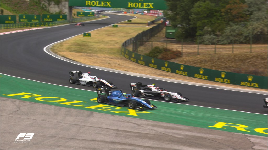 Collet e Saucy al momento del contatto in curva 2