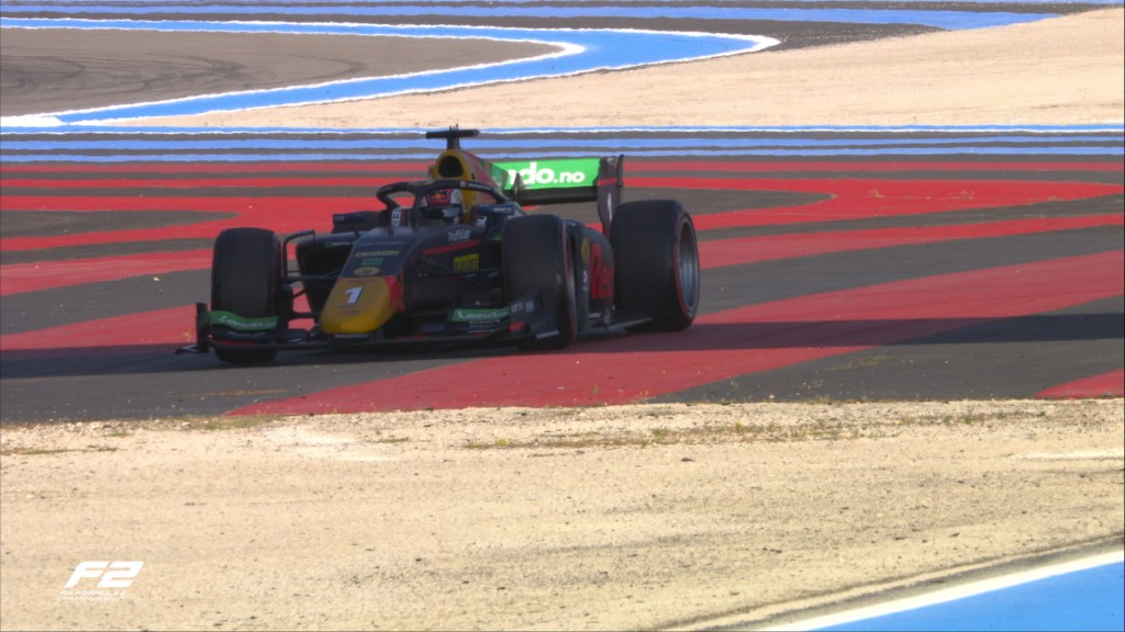 La monoposto di Hauger parcheggiata nella via di fuga