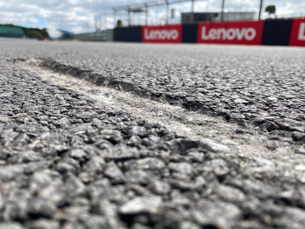Lo spaventoso incidente di Zhou Guanyu durante il GP di Gran Bretagna pone degli interrogativi sull'effettiva sicurezza delle monoposto. La FIA può fare di più per salvaguardare i piloti?