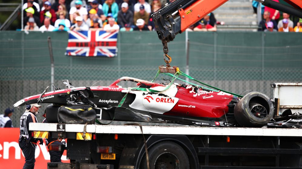 Lo spaventoso incidente di Zhou Guanyu durante il GP di Gran Bretagna pone degli interrogativi sull'effettiva sicurezza delle monoposto. La FIA può fare di più per salvaguardare i piloti?