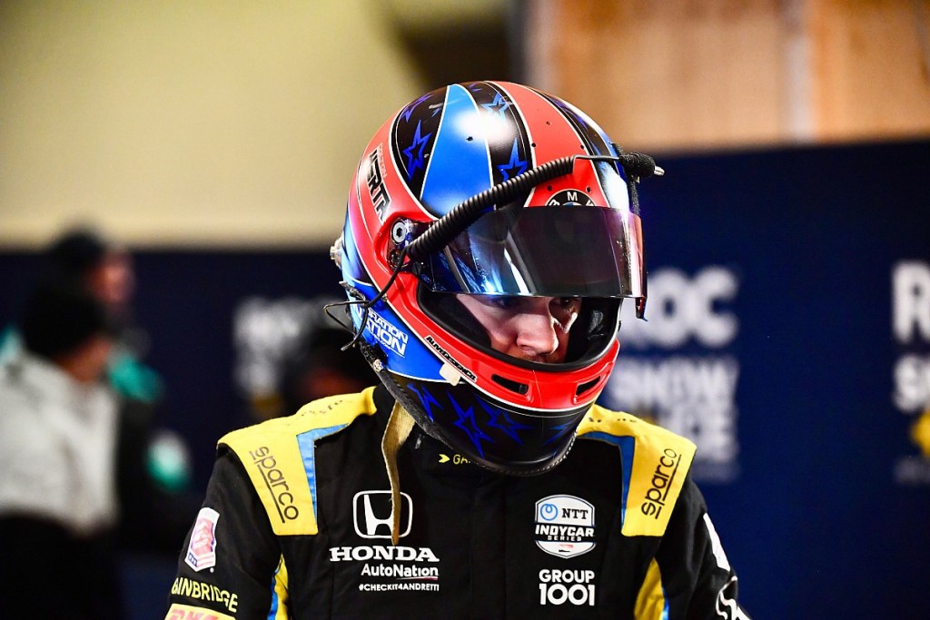 Colton Herta con indosso il suo casco