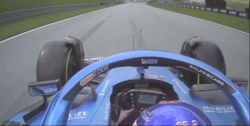 Fernando Alonso ha confermato il decimo posto, dopo che i commissari hanno stabilito che la sua squadra non ha mandato la sua macchina in pista in condizioni non sicure a seguito di un pit stop.