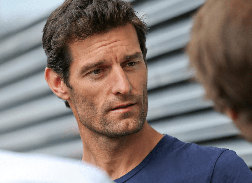 Il nome di Oscar Piastri nelle ultime settimane è stato fortemente legato alla Williams. Tuttavia, qualcosa non va. Perché il team di Grove non lo ha ancora annunciato? Le ultime indiscrezioni suggeriscono che Mark Webber, il suo rappresentante, stia lavorando per piazzarlo in McLaren, motivo per cui Williams non lo ha ancora annunciato.