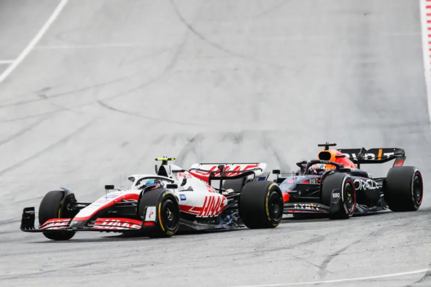 Mika Hakkinen sta osservando lo sviluppo della carriera di Mick Schumacher in F1 con interesse, un paio di decenni dopo le sue battaglie con il padre Michael.