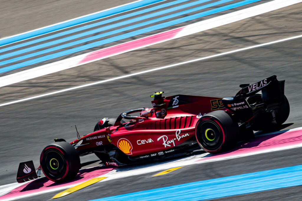 Carlos Sainz corre durante il GP di Francia 2022