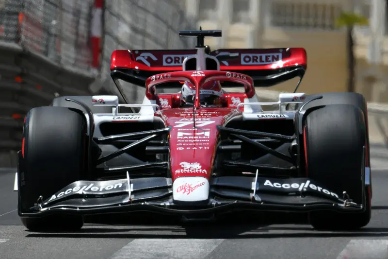 F1 | FP1 GP Gran Bretagna: pista bagnata, Bottas in testa
