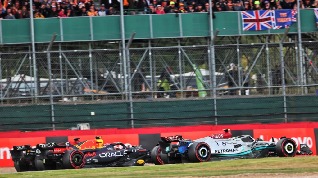 Damon Hill ritiene che il duello tra Charles Leclerc, Sergio Perez e Lewis Hamilton alla fine del GP di Gran Bretagna sia stato "duro ma giusto".
