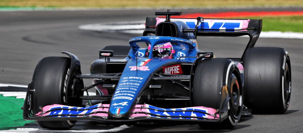 Fernando Alonso assicura che Silverstone non sarà l'ultima vittoria di Carlos Sainz in questa stagione. Lo spagnolo ritiene che la situazione non cambierà molto per il suo connazionale, visto che la prima vittoria era questione di tempo, per il semplice fatto che all'inizio dell'anno solo quattro piloti possono vincere le gare.