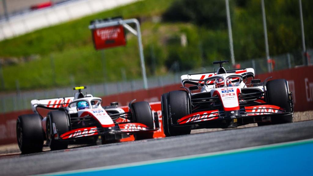 Gunther Steiner ha rivelato che solo Kevin Magnussen avrà il nuovo pacchetto di aggiornamenti che verrà presentato nel GP d'Ungheria del prossimo fine settimana.