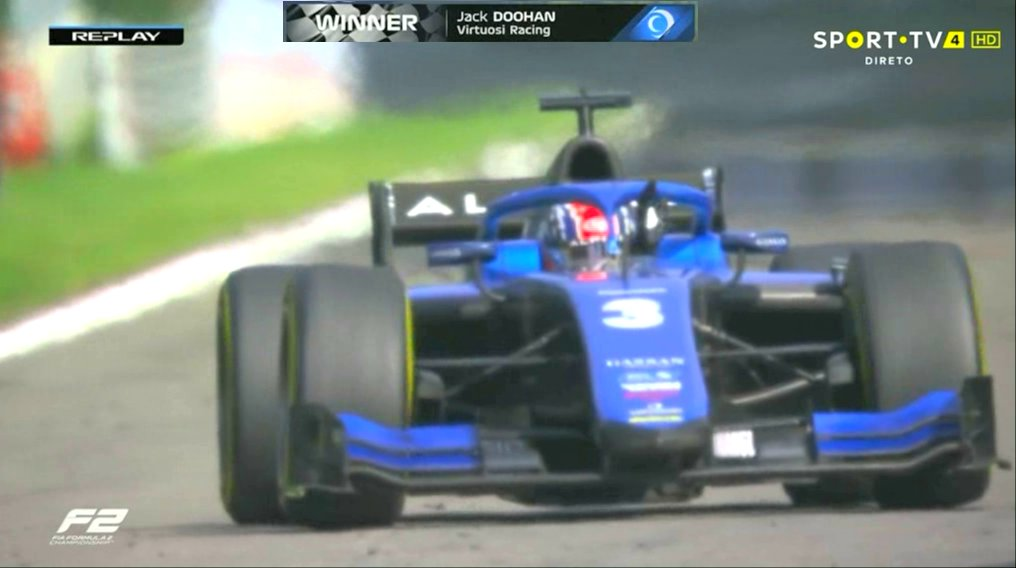 Jack Doohan ha vinto la Feature Race di Formula 2 a Spa. Felipe Drugovich ha esteso il suo vantaggio in campionato approfittando di un problema alla vettura di Theo Pourchaire.