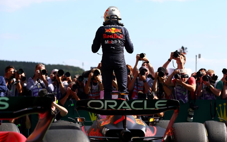La prestazione di Verstappen e della Red Bull nel Gran Premio del Belgio è stata alla pari con le prestazioni messe in pista tra il 2010 e il 2013, ha affermato Christian Horner.