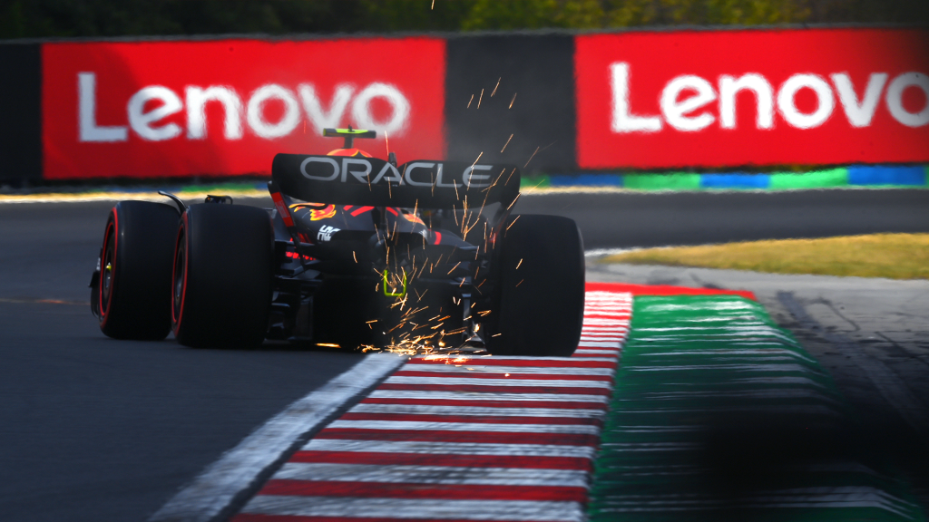 La Ferrari ha affrontato delle critiche a causa delle scelte strategiche adottate nel corso del Gran Premio d'Ungheria, ma Sergio Perez della Red Bull ha suggerito un approccio più comprensivo verso i problemi vissuti dalla sua squadra rivale.