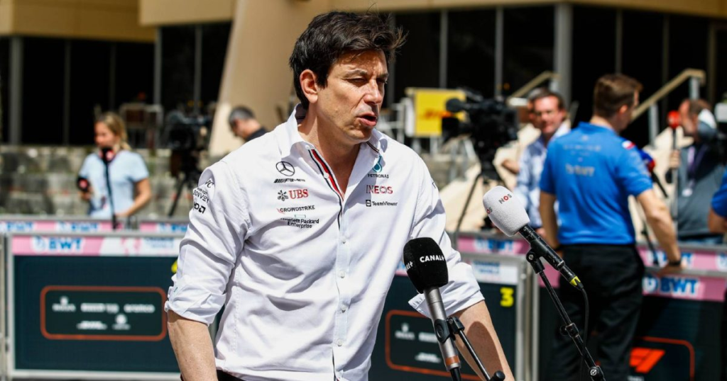 Toto Wolff ha spiegato il ragionamento dietro le sue scuse pubbliche a Lewis Hamilton durante il difficile inizio di stagione.