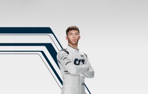 pierre gasly 2022 alphatauri colours