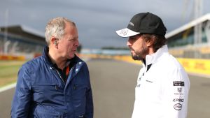 in foto martin brundle, e fernando alonso che dialogano