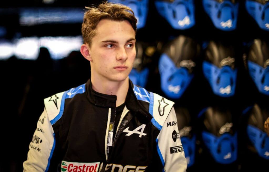 Nel mondo della Formula 1, dove il talento non sempre basta per emergere, ricevere un aiuto da una leggenda può fare la differenza. È quello che è successo a Oscar Piastri, oggi protagonista con la McLaren nella lotta per il titolo, grazie anche all’intervento determinante di Alain Prost nei primi anni della sua carriera.