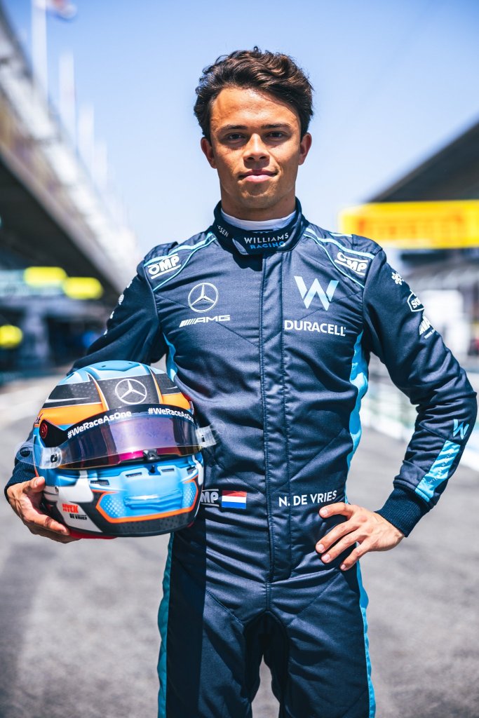 Dopo l’esordio spumeggiante di Monza non sono tardati i complimenti nei confronti del pilota olandese, su tutti è stato Toto Wolff a lodarlo.