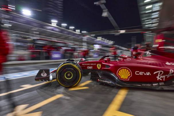 Sainz chiude le FP2 davanti a tutti, dietro di lui Charles Leclerc a circa 2 decimi. Russell 3° con un'ottima Mercedes e Verstappen 4°.