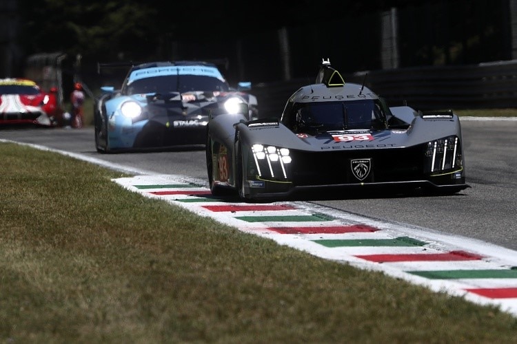 La giornata di prove libere sul tracciato del Fuji mette in evidenza l'ottimo passo della Toyota, Alpine paga l'adattamento del BoP.