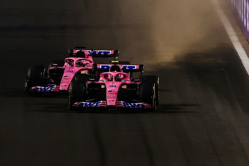 esteban ocon alpine a522 battl