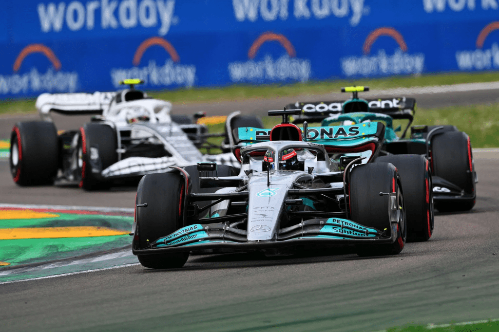 George Russell al volante della Mercedes W13 durante la Sprint Race di Imola