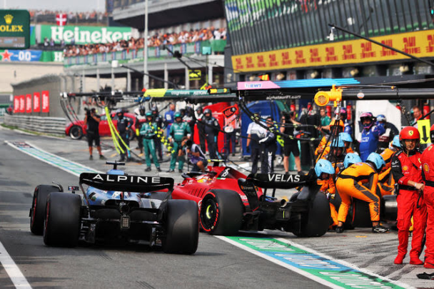 Sainz e Russell spingono per una maggiore sicurezza in pit-lane