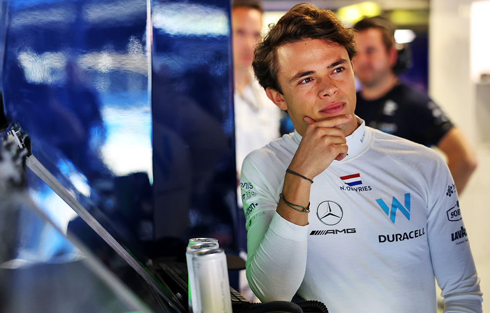 Nyck De Vries ha segnato punti al suo debutto in Formula 1, ma ha dovuto affrontare un'indagine al termine del Gran Premio d’Italia.
