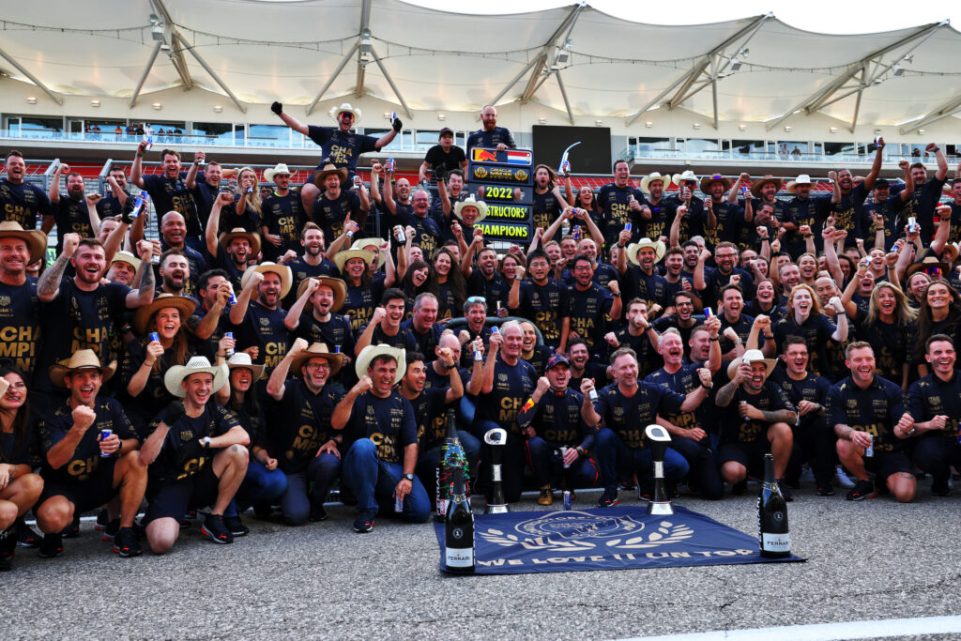 Helmut Marko ha spiegato perché, dopo venticinque anni e una stagione tra le più dure dell’era Red Bull, ha deciso di lasciare il team al termine del 2025.