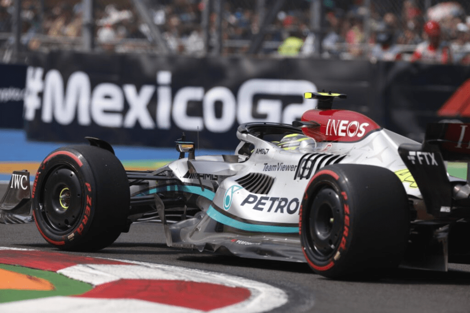 Mattia Binotto, team principal della Ferrari, ritiene che Mercedes avesse il passo per vincere le ultime due gare, ma non hanno fatto le scelte giuste sulla strategia delle gomme.