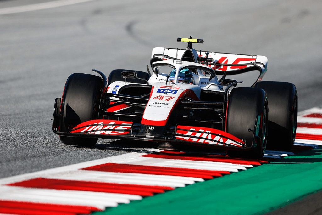 Mick Schumacher alla guida della Haas VF-22 in Austria nel 2022.