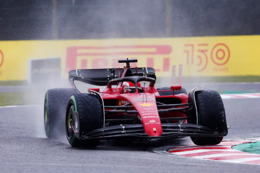 La Ferrari corre dall'Austria senza vincere. Alcuni sottolineano che la direttiva tecnica per porre fine al "porpoising" li ha colpiti. Mattia Binotto smentisce e assicura che la Red Bull ha semplicemente sviluppato di più e meglio nelle ultime gare.