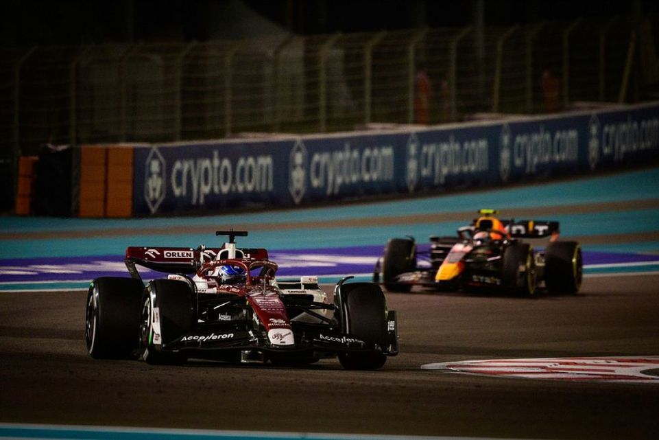 Alfa Romeo, conscia del ritmo inferiore ad Aston Martin, ha affrontato il GP di Abu Dhabi per difendere il sesto posto in classifica.